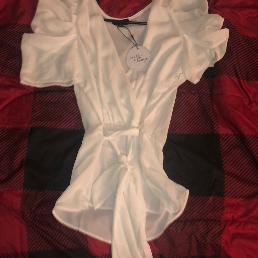 A beautiful white sophisticated shirt